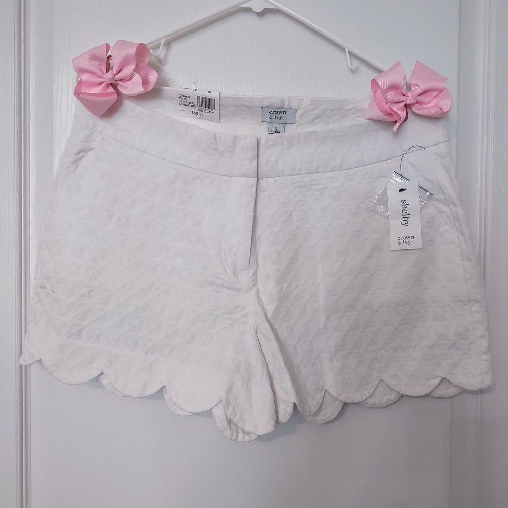 Crown & Ivy Women's White Scalloped Shorts